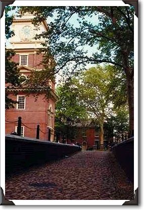Cobblestone alley to Independence Hall