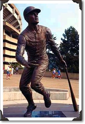 Roberto Clemente, hometown hero, Pittsburgh