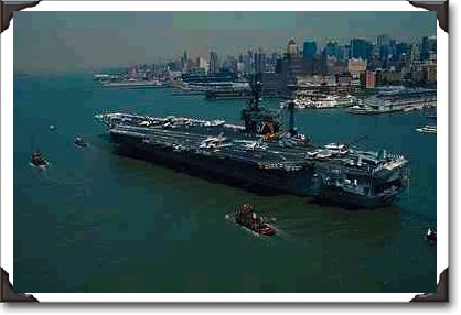 "USS John F. Kennedy", entering New York's Hudson River, Fleet Week