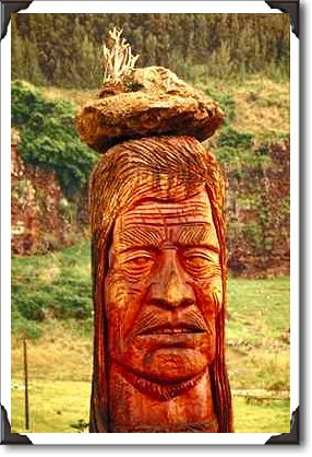 Huge log sculpture, tribute to native Americans, North Oahu