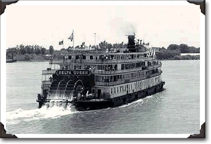 Paddle steamer Delta Queen on Mississippi River