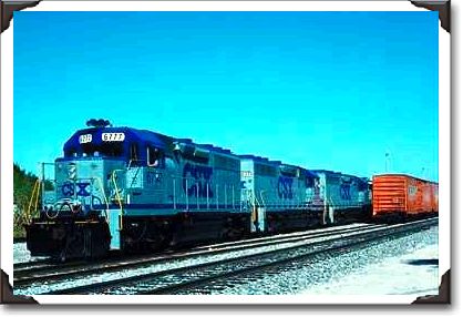 CSX EMD No. 6777 with Tropicana juice train, Bradenton, Florida